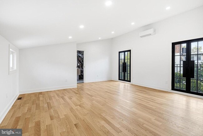 Building Photo - 321 S 3rd St