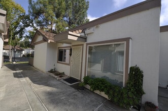 Building Photo - Condo In The Villages