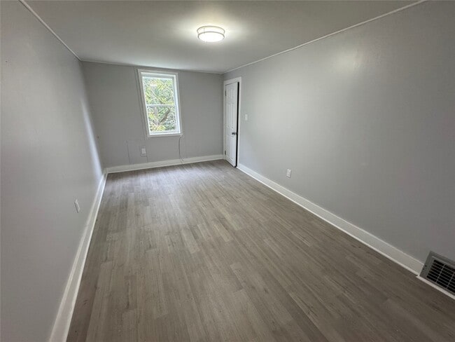 Building Photo - 28 Lydia St