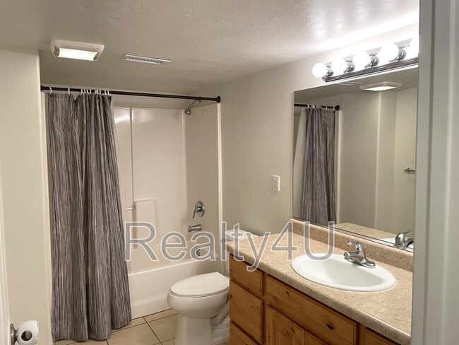 Building Photo - 4081 Rivermist Ln N