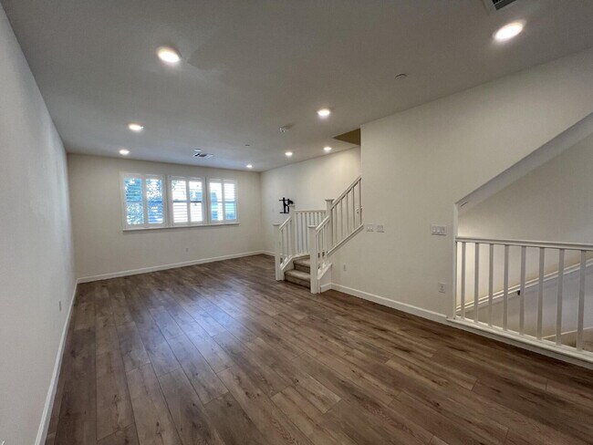 Building Photo - Spacious 2 Bedroom Townhome in San Jose