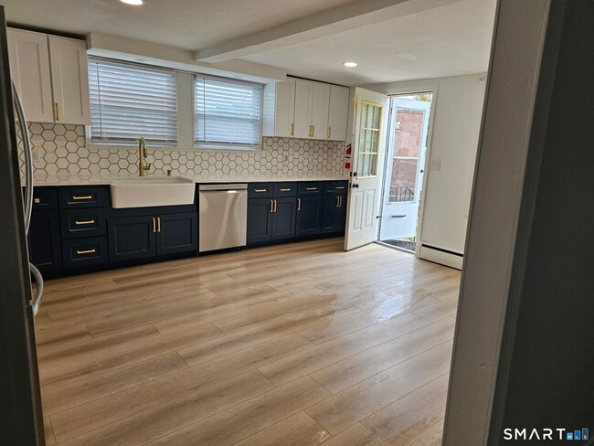 Building Photo - 10 Cold Spring St