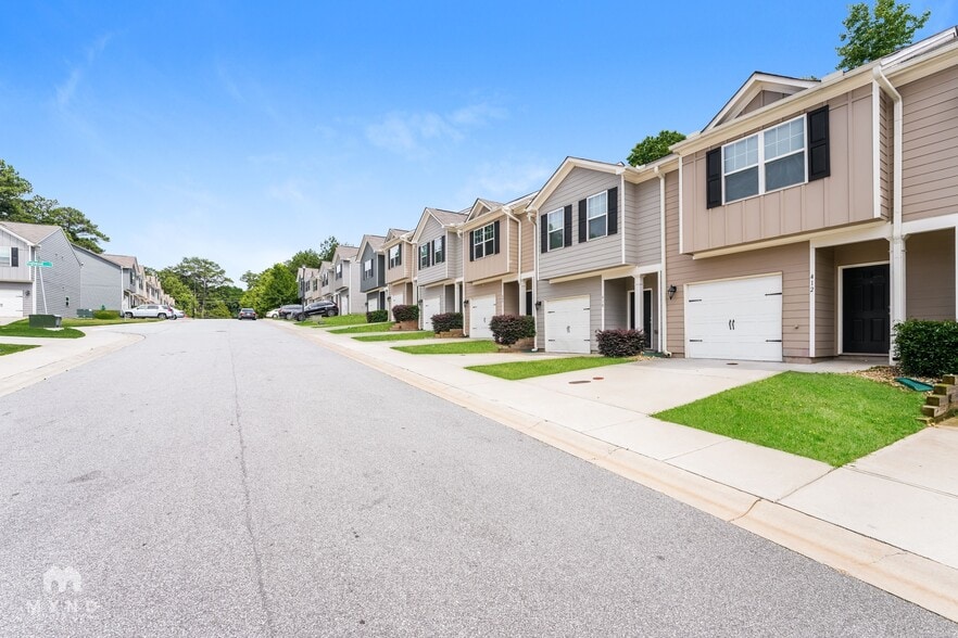 Building Photo - 412 Highwood Ln