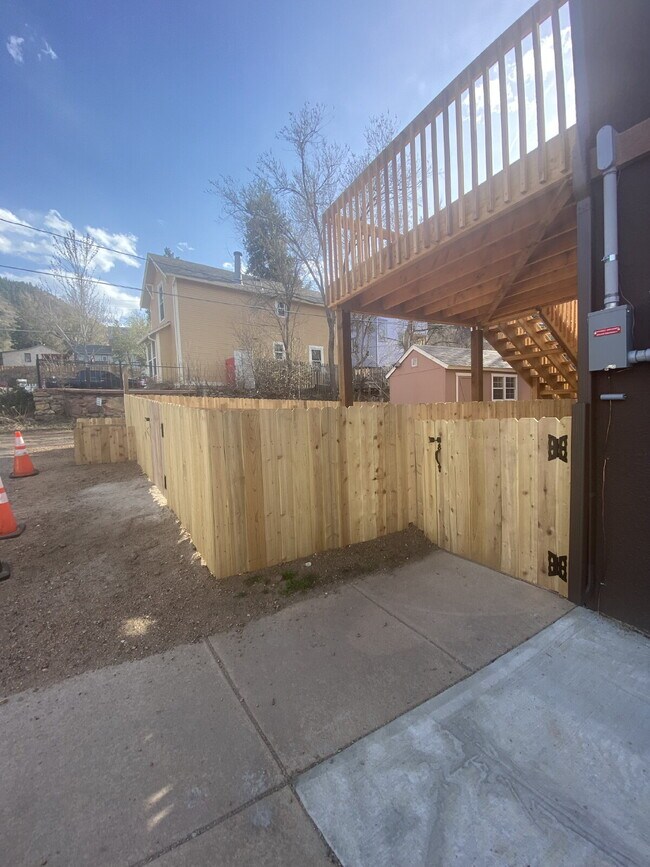 Building Photo - 2 bedroom duplex - Ground level - Prospect