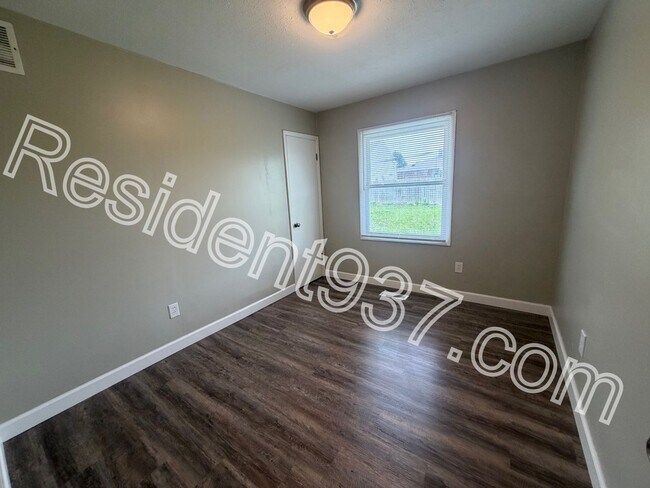 Building Photo - Completely Updated 3 bed 1 Bath home!