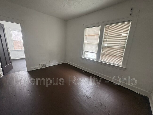 Building Photo - 12633 Edmonton Ave