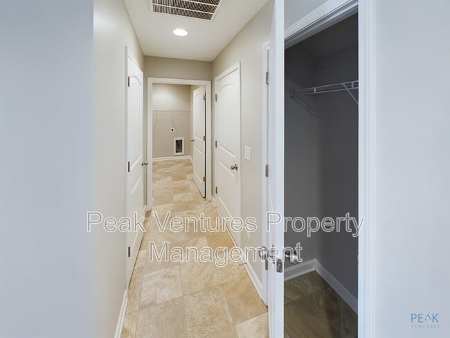 Building Photo - 11 Endeavor Cir