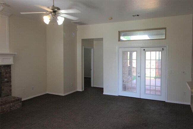 Building Photo - 512 Woodsong Dr