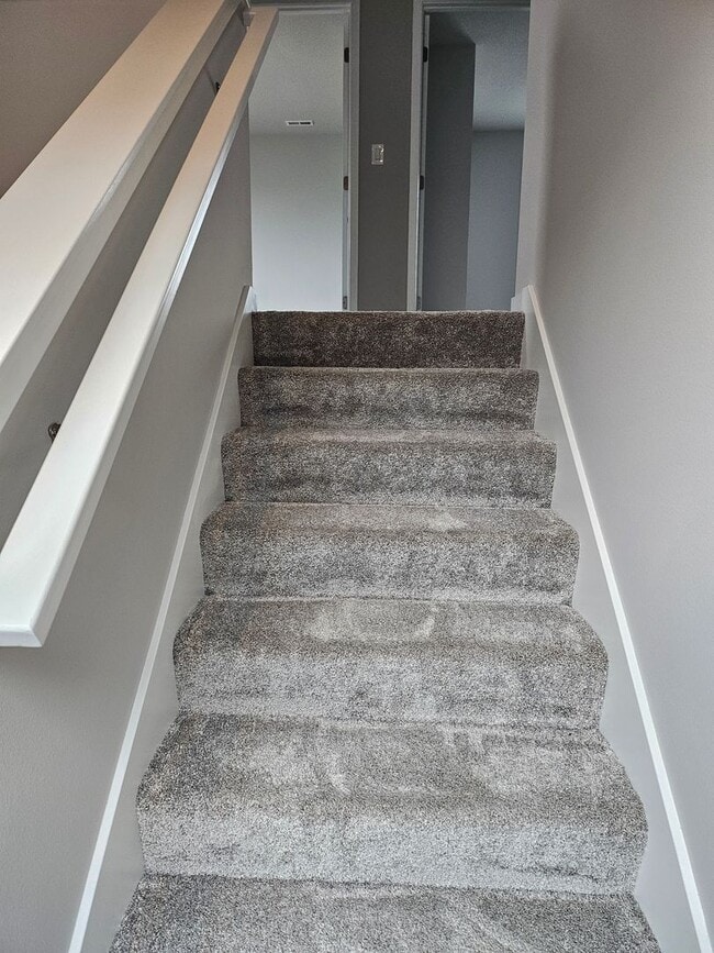 Building Photo - 3 Bed / 2.5 Bath Home in Norwalk. Move-In Special: Get 1 month FREE with an 18-Month Lease!