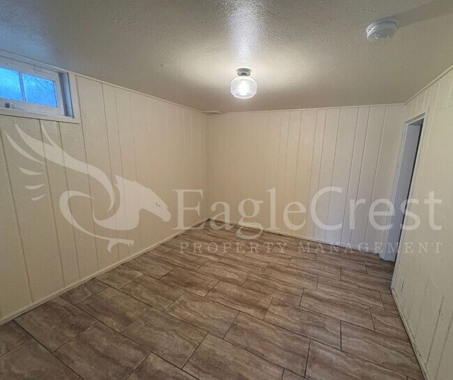 Building Photo - Spacious 3-Bedroom 2 bathroom Home with Great Mountain Views and Bonus Room!!