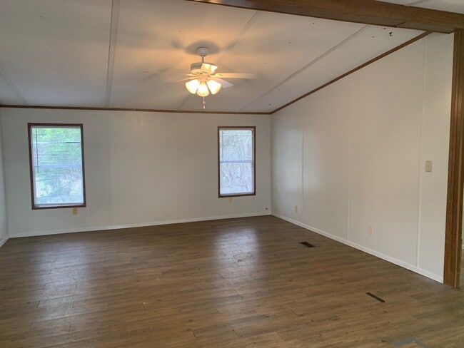 Building Photo - 915 Boulder Bluff