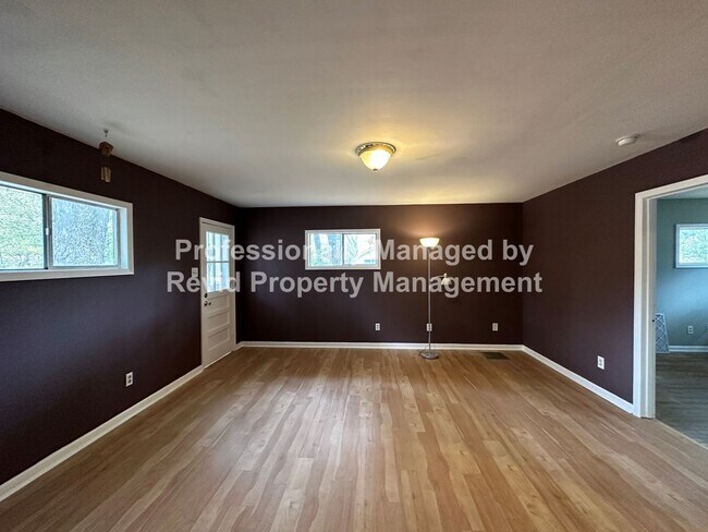 Building Photo - Updated 3 bedroom 3 bathroom home in Coope...