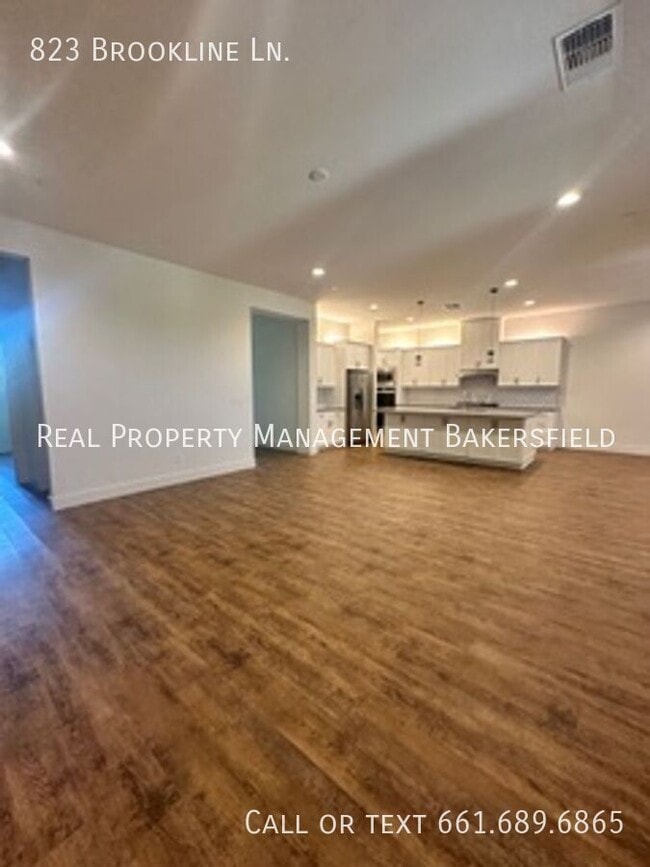 Building Photo - 823 Brookline Ln