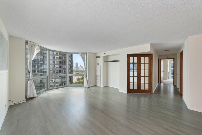 Building Photo - 195 N Harbor Dr