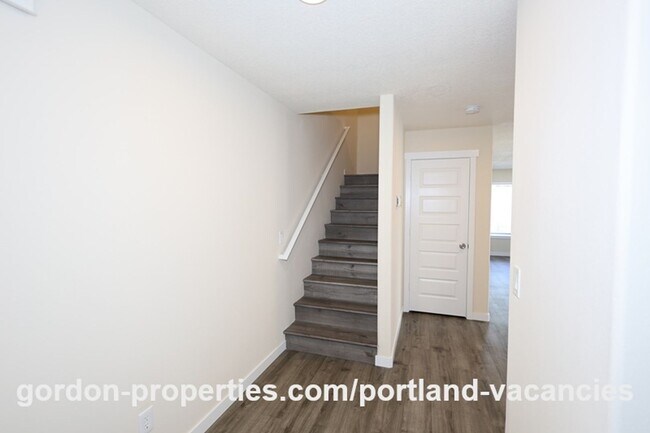 Building Photo - 5407 SE 121st Ave