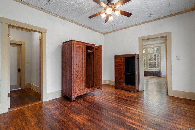 Building Photo - 113 Dell St