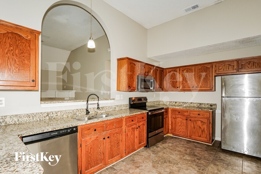 Building Photo - 7601 Broken Hickory Dr