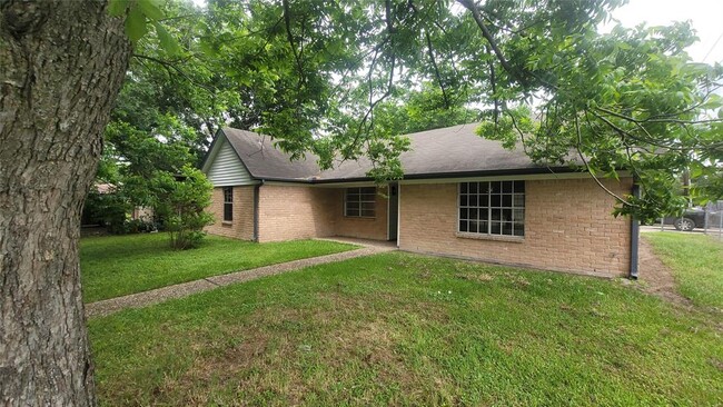 Primary Photo - 11002 Melba Ln
