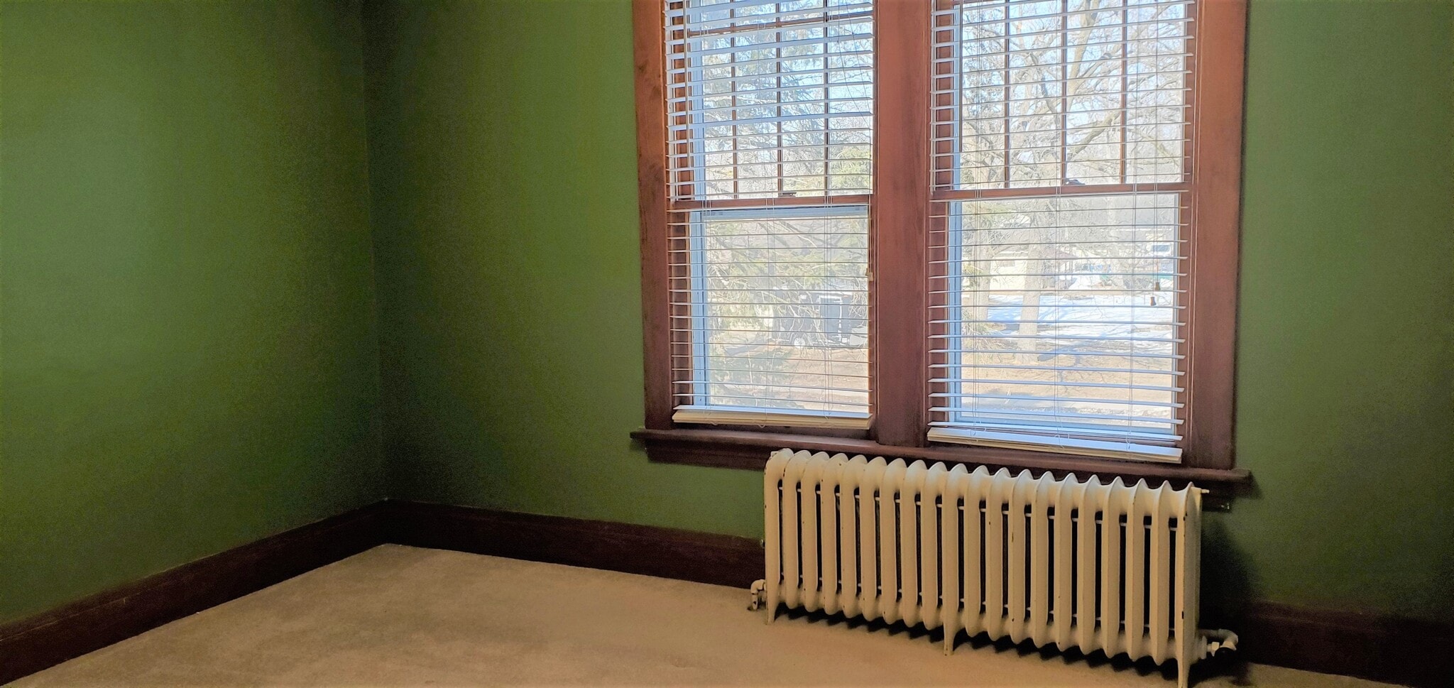 Building Photo - 332 E 5th St