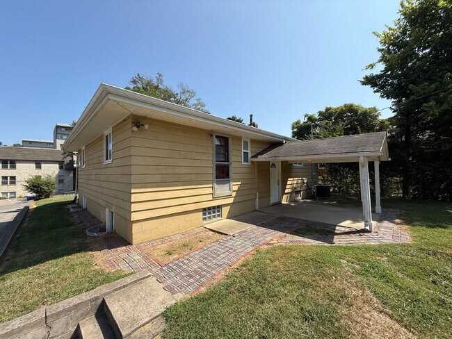 Building Photo - 171 W Patterson Ave