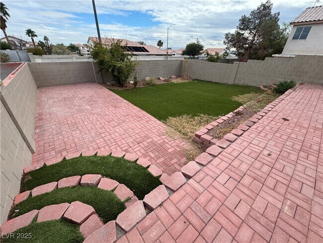 Building Photo - 4454 Bertram Ln