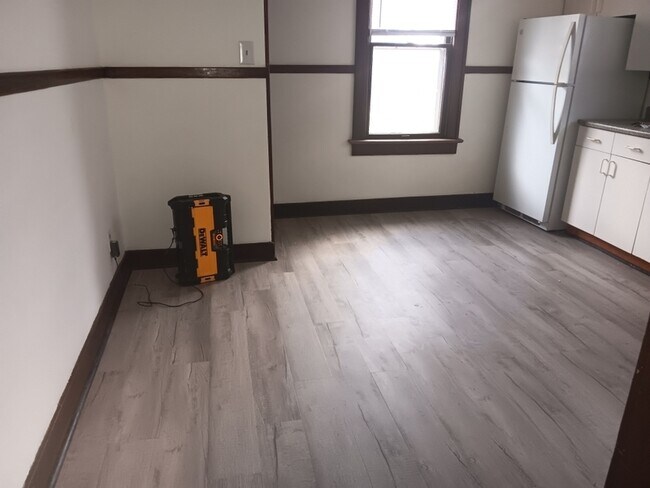 Building Photo - 414 S 10th St