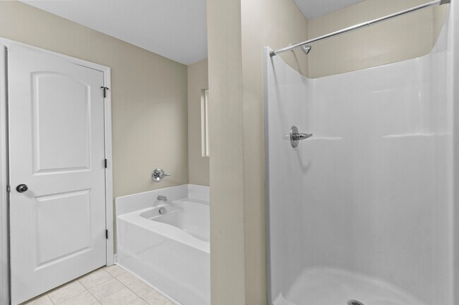 Building Photo - 405 Crestmont Ct