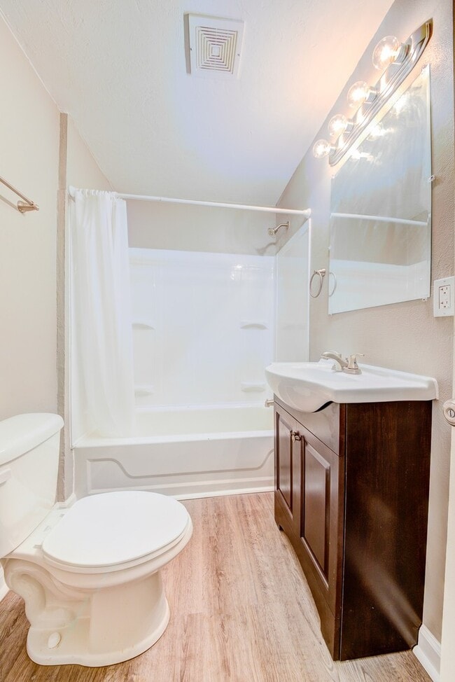 Building Photo - 52 Ruth St