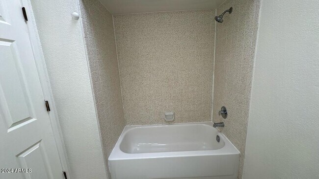 Building Photo - 3850 Blackbird Dr