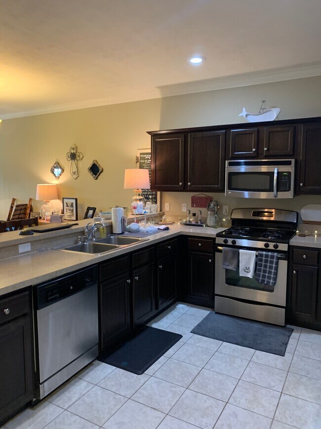 Building Photo - 3/2 IN HAMPTON CREEK SUBDIVISION- AVAILABLE SEPTEMBER 1, 2026