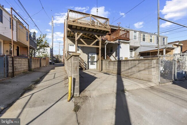 Building Photo - 635 Fagley St
