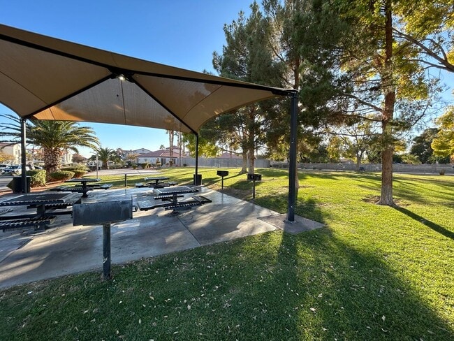 Building Photo - Beautiful 2Bed/2Bath home located in the Coral Palms Community!— Enjoy Rent-Free Holidays!