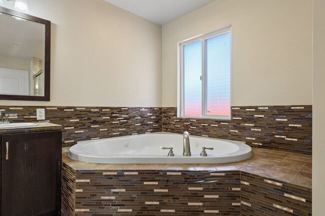 Building Photo - 133 N Tassajara Dr