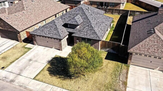 Building Photo - 14 Cornwall Dr