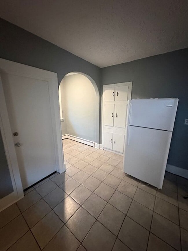 Building Photo - 2407 N Sheridan Rd