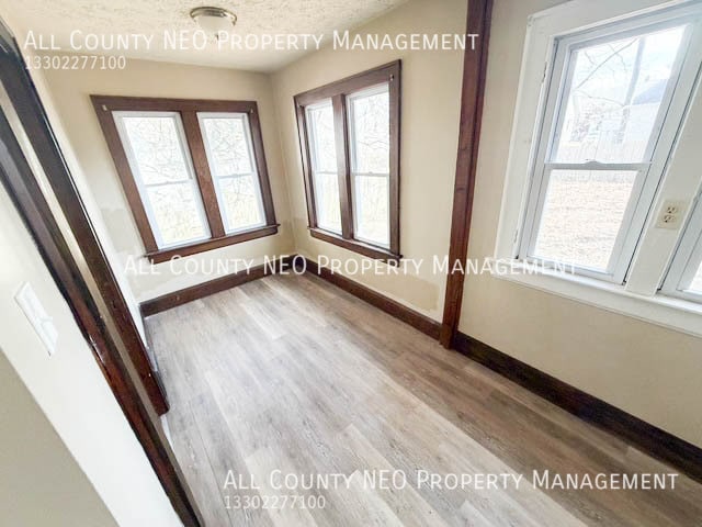 Building Photo - 321 Grace Ave