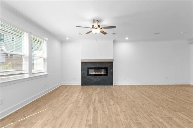 Building Photo - 3376 Macaiva Aly