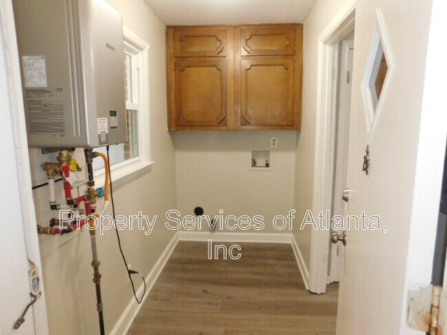 Building Photo - 4850 Lehigh Dr