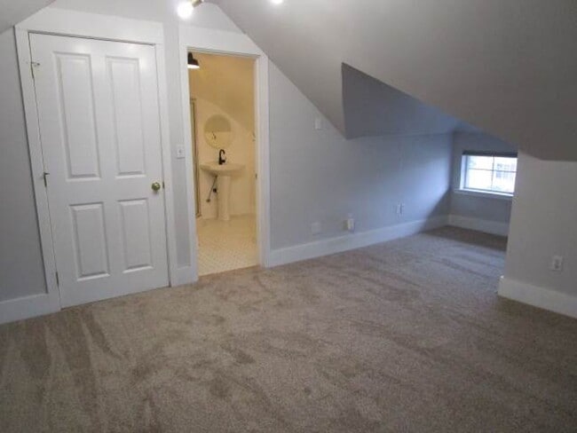 Building Photo - Charming 3 Bedroom Craftsman in North Tacoma