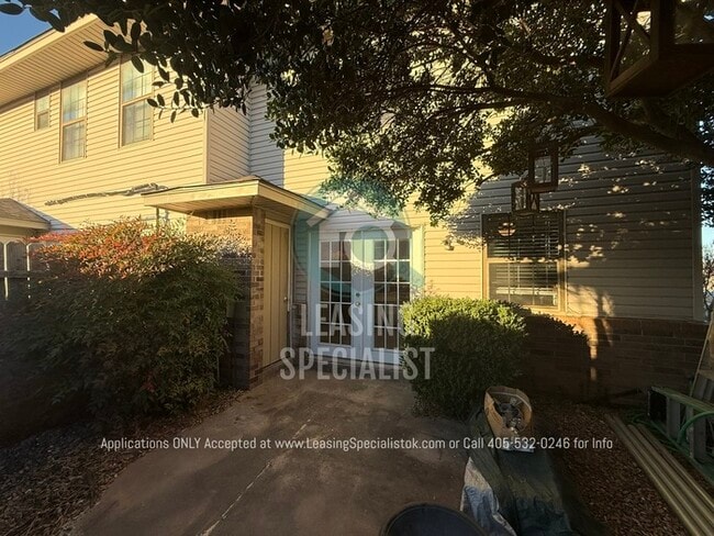 Building Photo - West Norman 2 Bed 1.5 Bath!