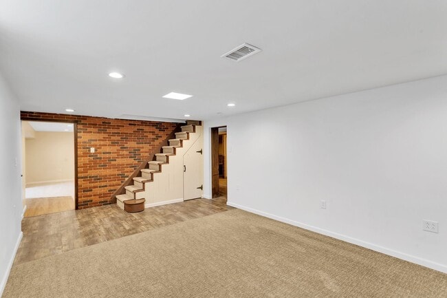 Building Photo - Updated 3BR Home with Central Air & Finished Walk-Out Basement - Sewickley, PA