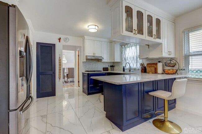Building Photo - 23 Gramercy Dr