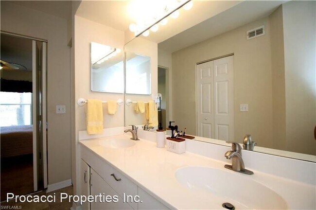 Building Photo - 273 Robin Hood Cir