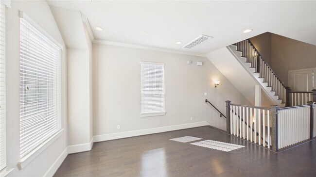 Building Photo - 2724 Rutland St