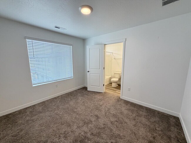 Building Photo - 324 S 1150 W