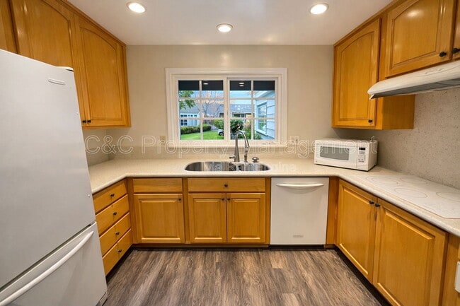 Building Photo - 7132 Bark Ln