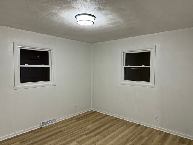 Building Photo - 250 Westridge Rd