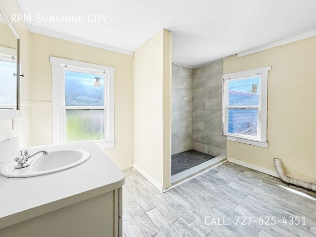 Building Photo - 710 S 50th St