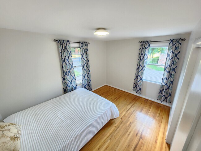 Building Photo - 139 Saratoga Dr