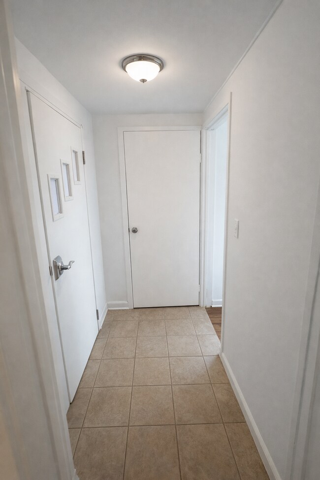 Building Photo - 108 S Main St